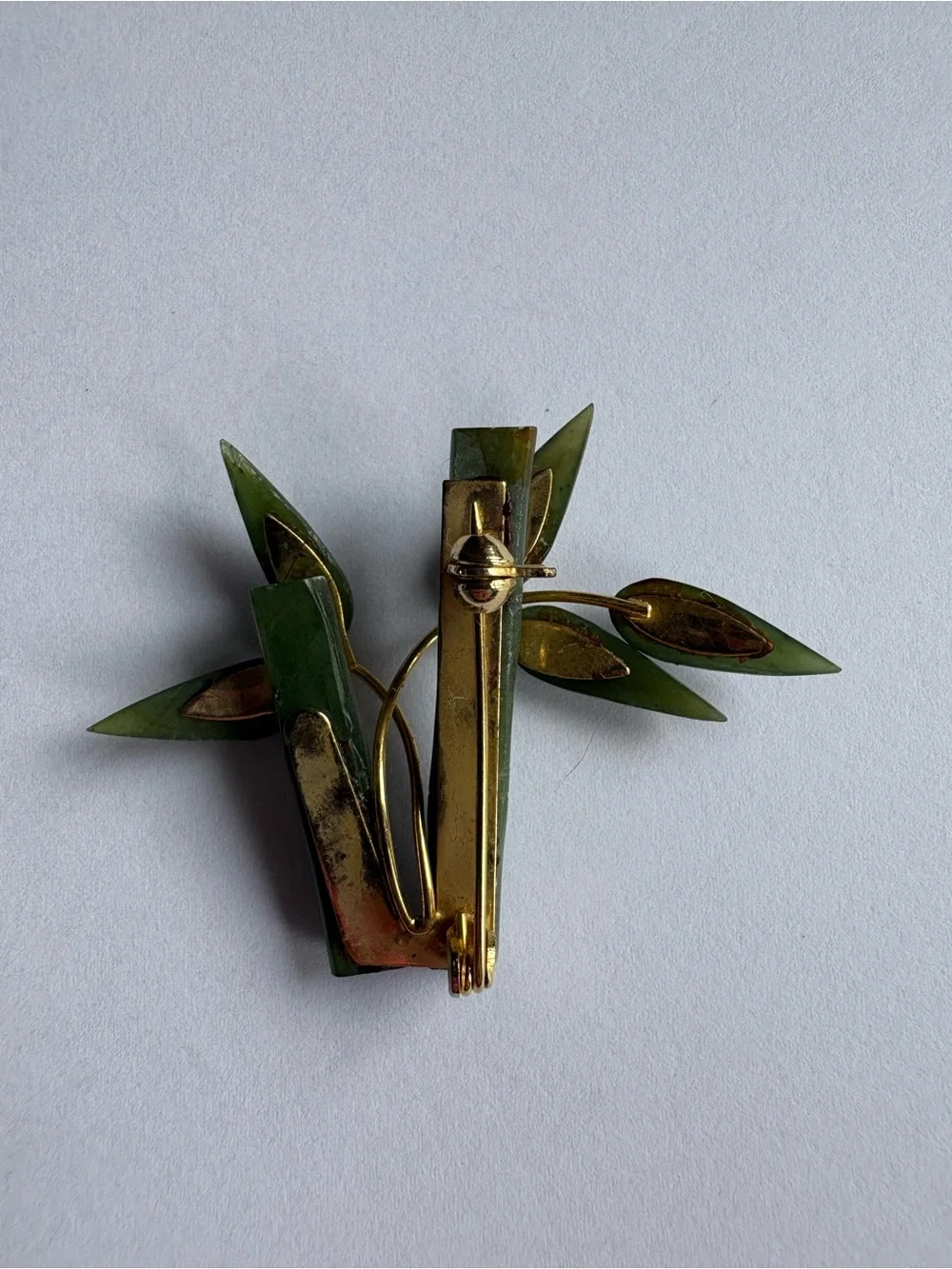 VNTG Jadite Carved Bamboo Branch Leaf Gold Tone Brooch Contemporary Minimalist‎
